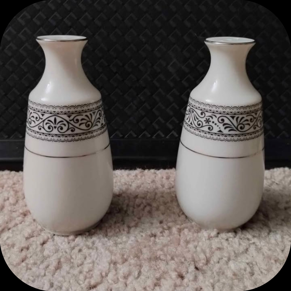 NORITAKE prelude ivory black scroll salt pepper shaker shakers fine china 7570 j